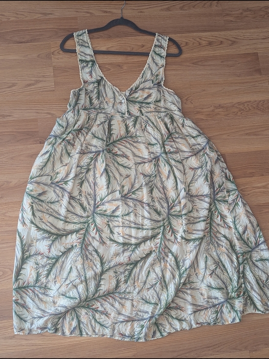 OAK + FORT Dresses & Skirts - OAK + FORT Cream Sleeveless Maxi Dress with Green and Tan Leaf Print